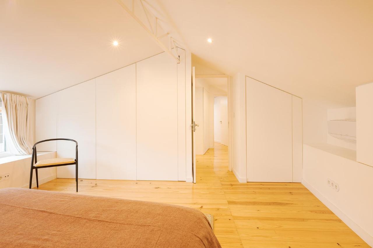 The Yellow House Spacious Duplex In Prazeres District Lisboa Exterior foto